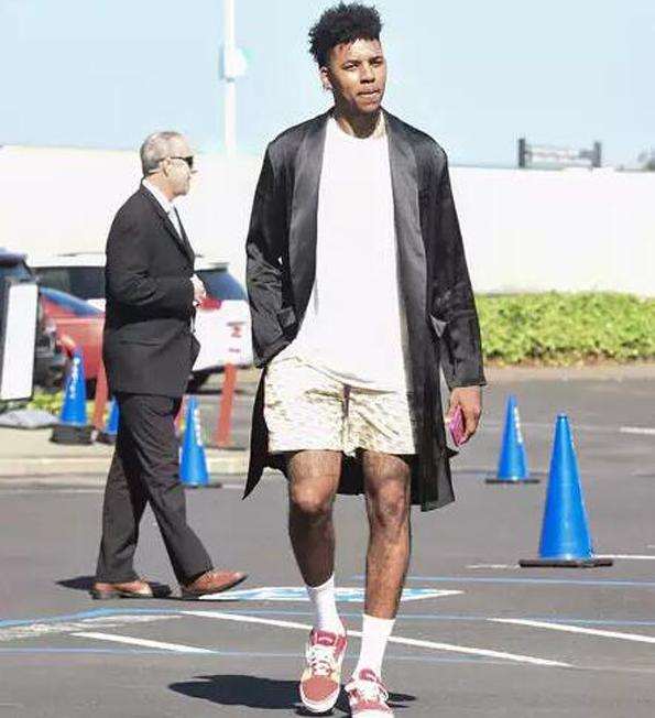 而是对比赛 而是对比赛